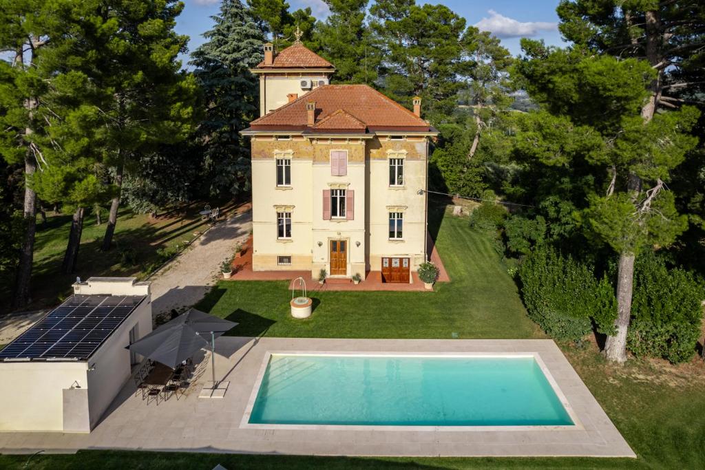 Bazén v ubytování Villa Fazia by Mmega nebo v jeho okolí