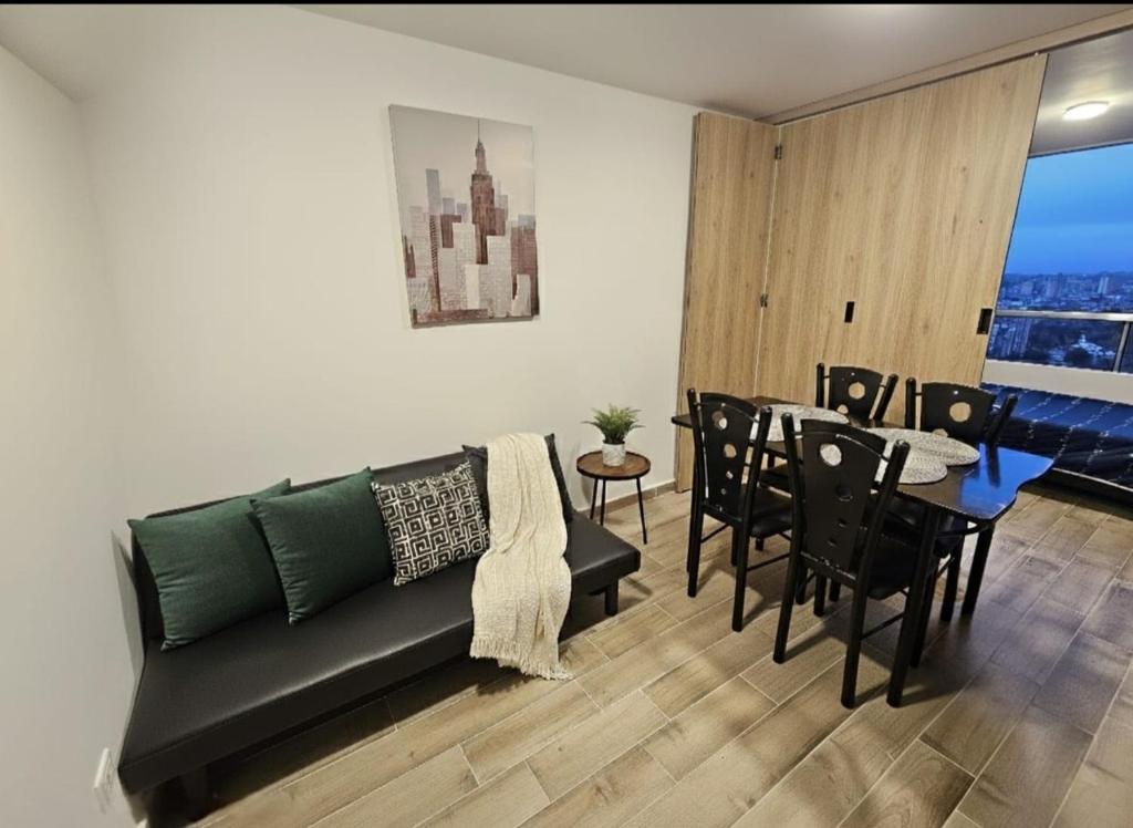 Χώρος καθιστικού στο Apartamento Confort Norte Bogotá 170, Cerca Cardio Infantil, CTIC, Simon bolivar