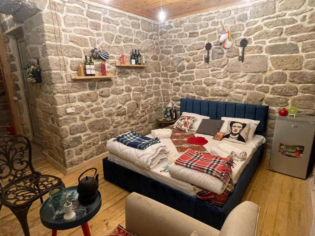 Postel nebo postele na pokoji v ubytování Old Baku Hotel