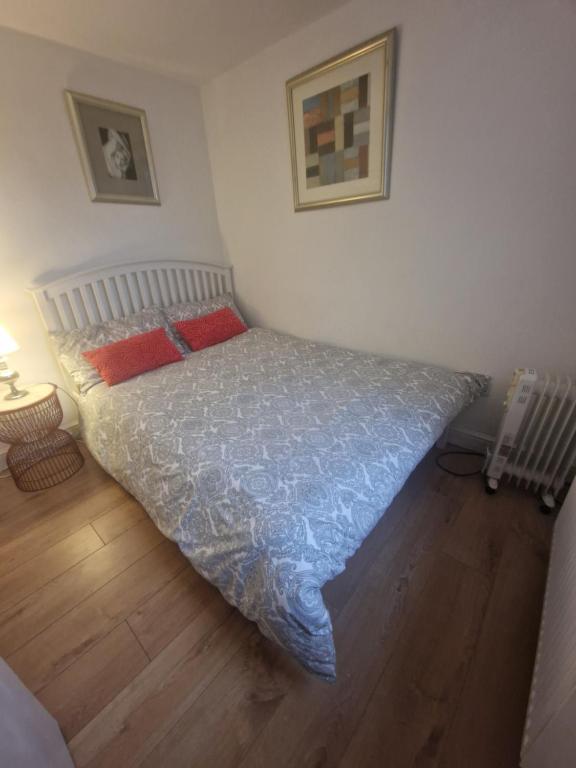 Postel nebo postele na pokoji v ubytování The Se18 Stylish Family House