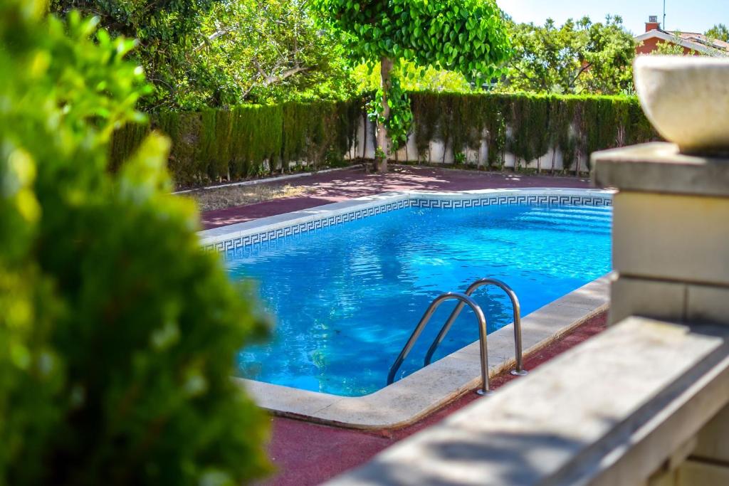 Bazén v ubytování Chalet Individual Con Piscina, de 3 habitaciones en Coma-ruga nebo v jeho okolí