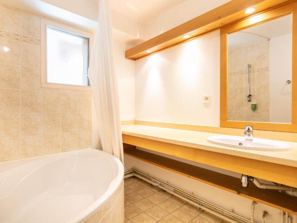 Résidence Vacancéole - Le Birdie - Three-Bedroom Apartment