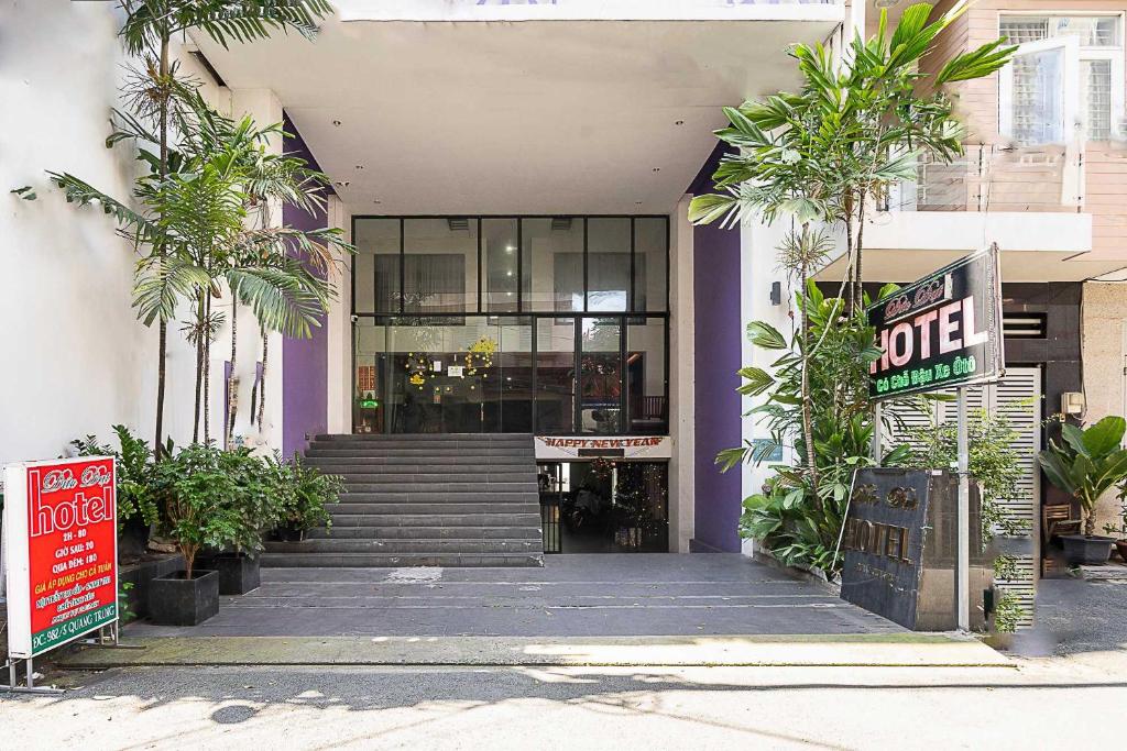 elfbar elfa master akku Dang Van Sam Street in Go Vap District, Ho Chi Minh City Editorial  Photography main image 0