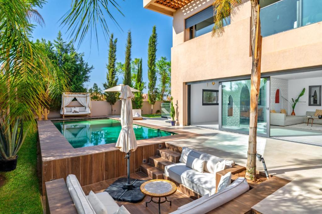 Πισίνα στο ή κοντά στο Villa Anzar Refined Oasis wChef and Emerald Hammam