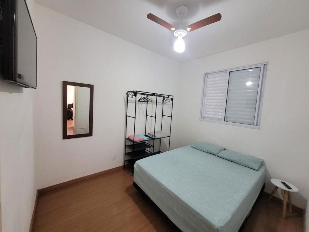 Ένα ή περισσότερα κρεβάτια σε δωμάτιο στο Condomínio Flor de cerejeira