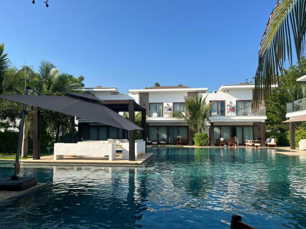 Πισίνα στο ή κοντά στο Villas LM Monterrico H8 con salida a piscina