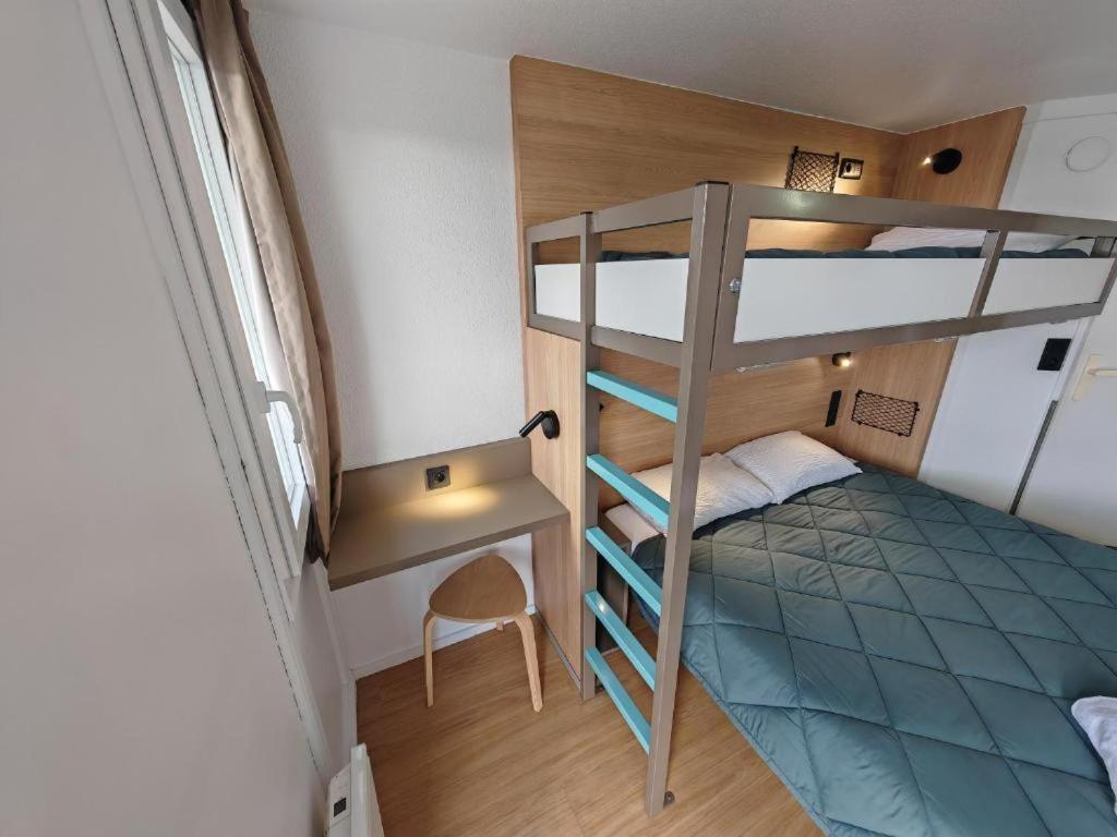 Premiere Classe Compiegne - Jaux - Standard Room - 3 Single Beds