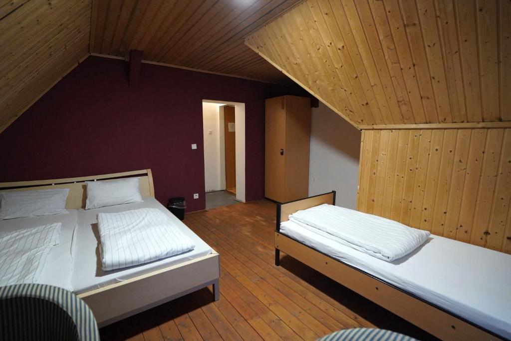 Waldschlösschen Ricklingen - Stapelbed In Gemengde Slaapzaal