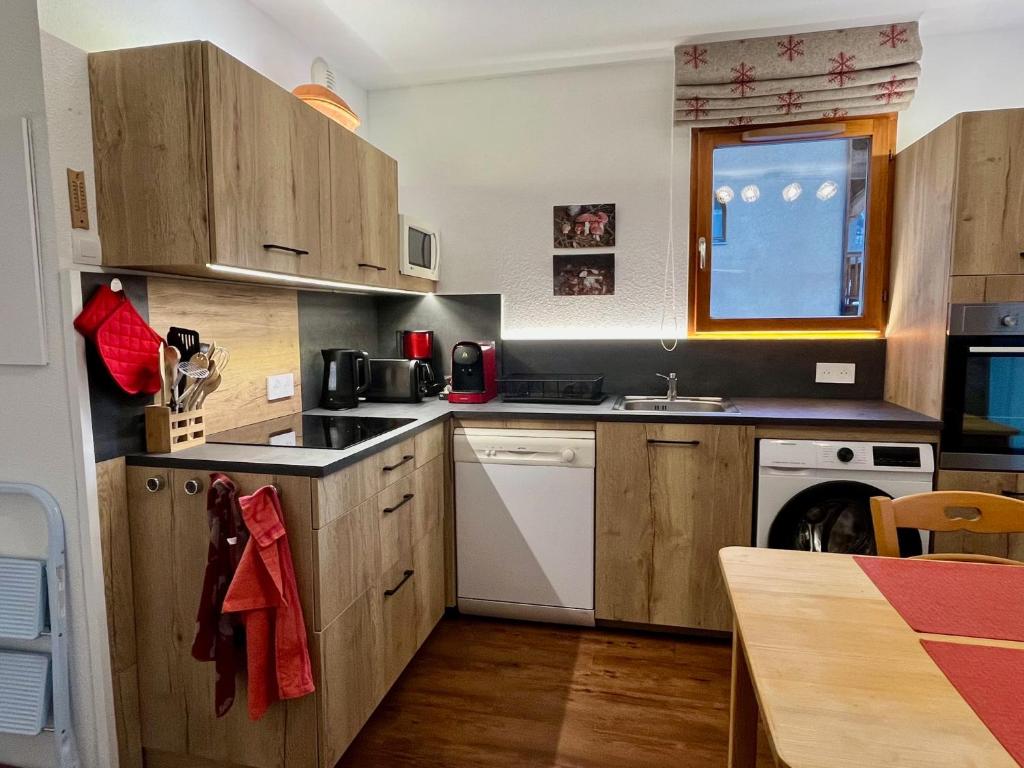 Køkken eller tekøkken på Les Granges d'Arvieux, magnifique 6 couchages