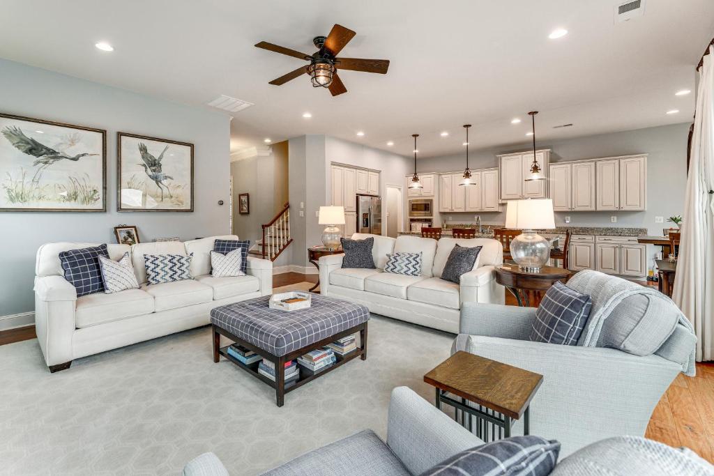 Χώρος καθιστικού στο Communal Pools, 6 Mi to Bethany Beach! Family Home