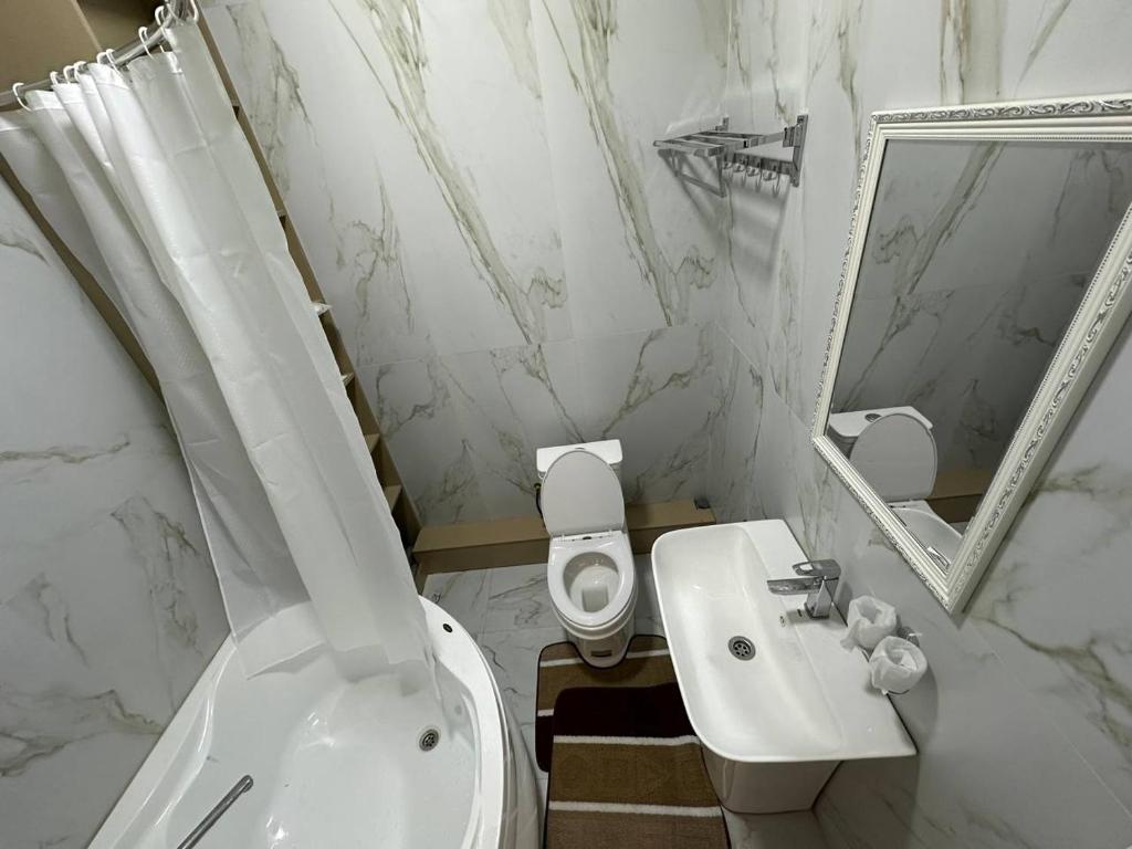 Ένα μπάνιο στο Mekhtarr Anbar Historical Hotel