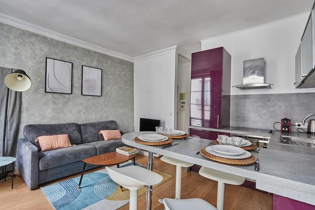 Apartment Center of Paris by Studio prestige