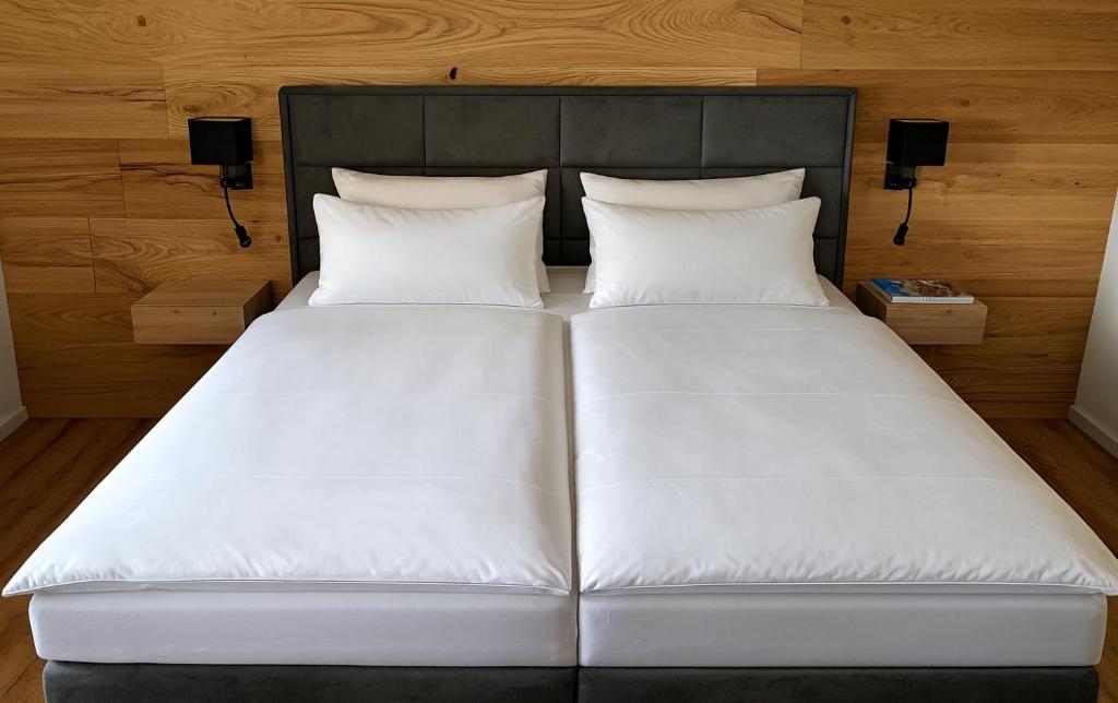 Postel nebo postele na pokoji v ubytování suite4you Erlen