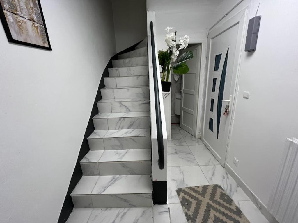 Φωτογραφία από το άλμπουμ του Neuw room Calaisis στο Καλέ