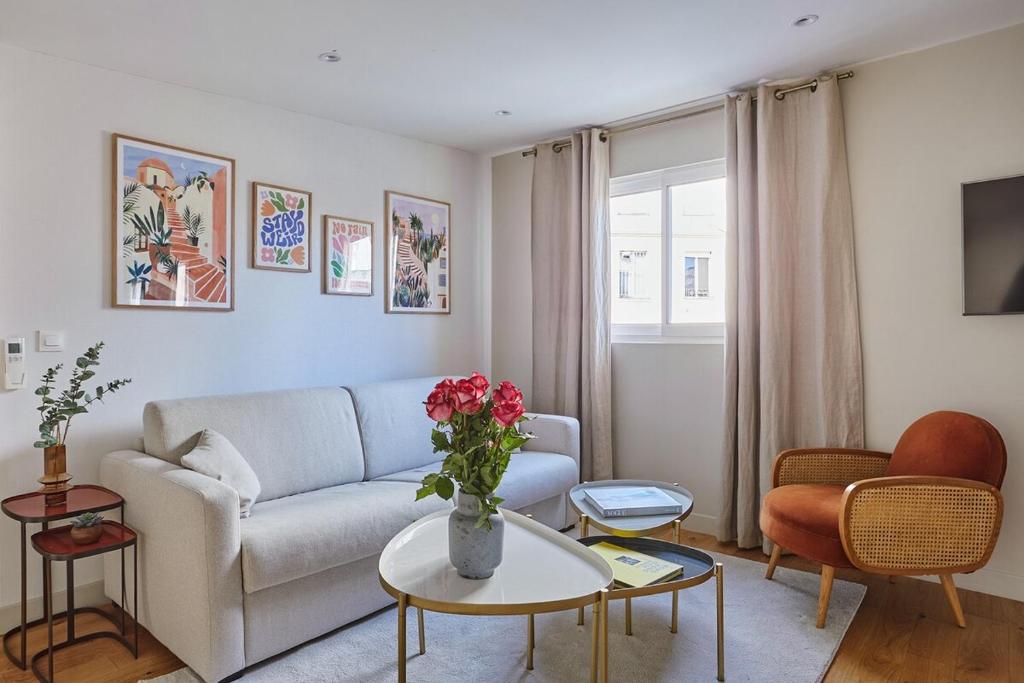 Apartment Center of Paris by Studio prestige