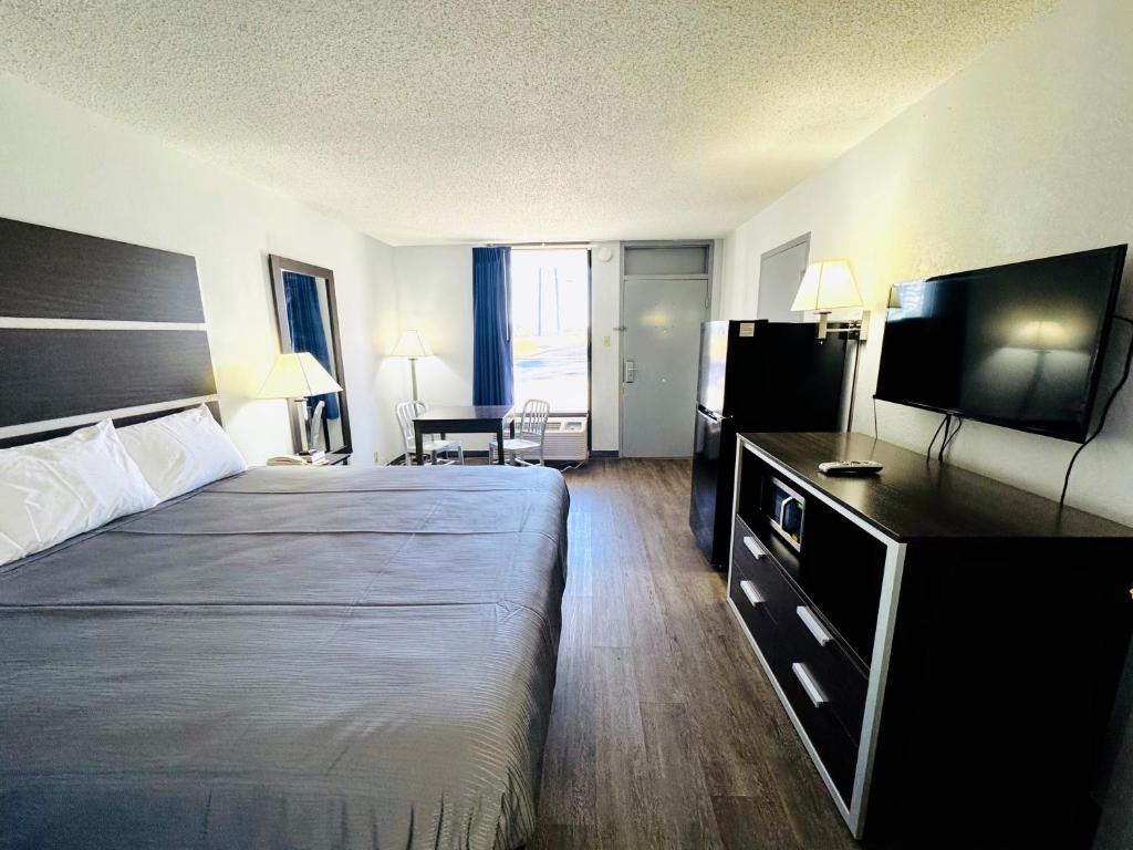 Una cama o camas en una habitación de Newnan Nook