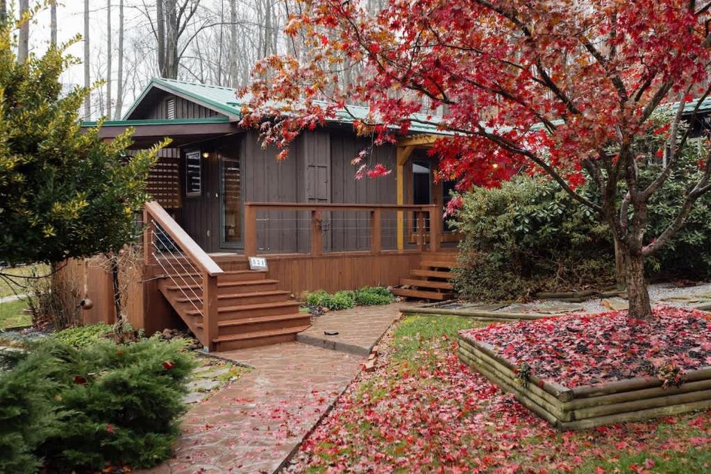 Zahrada ubytování Home with Sauna & Hot Tub & Lake Access