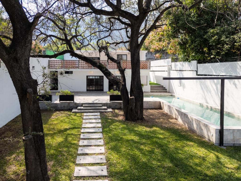 Κήπος έξω από το Finca Dos Encinos