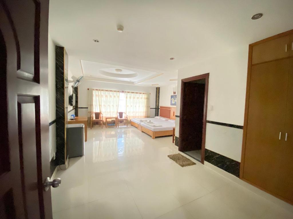 Ένα ή περισσότερα κρεβάτια σε δωμάτιο στο Hotel Hoàng Thiên Lộc