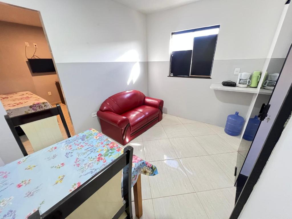 a small room with a table and a chair at Kitnet a 1 Km da Orla in Aracaju