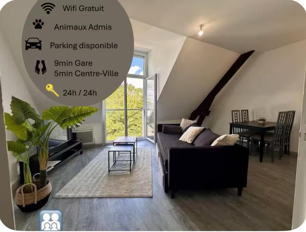 Χώρος καθιστικού στο Le Ronsard, vue sur forteresse