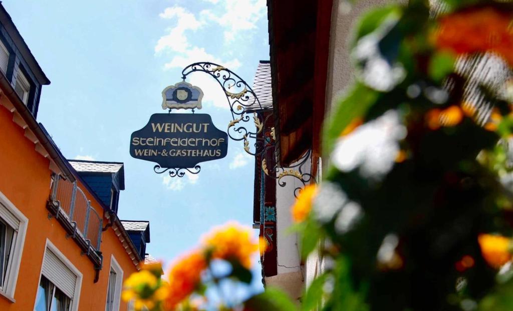 a sign for a restaurant on the side of a building at Steinfelderhof in Kröv