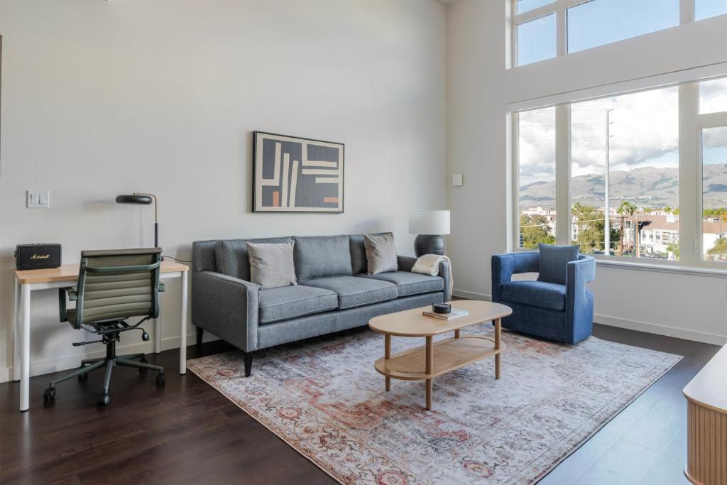 Khu vực ghế ngồi tại Blueground Milpitas pool nr Great Mall SFO-2071