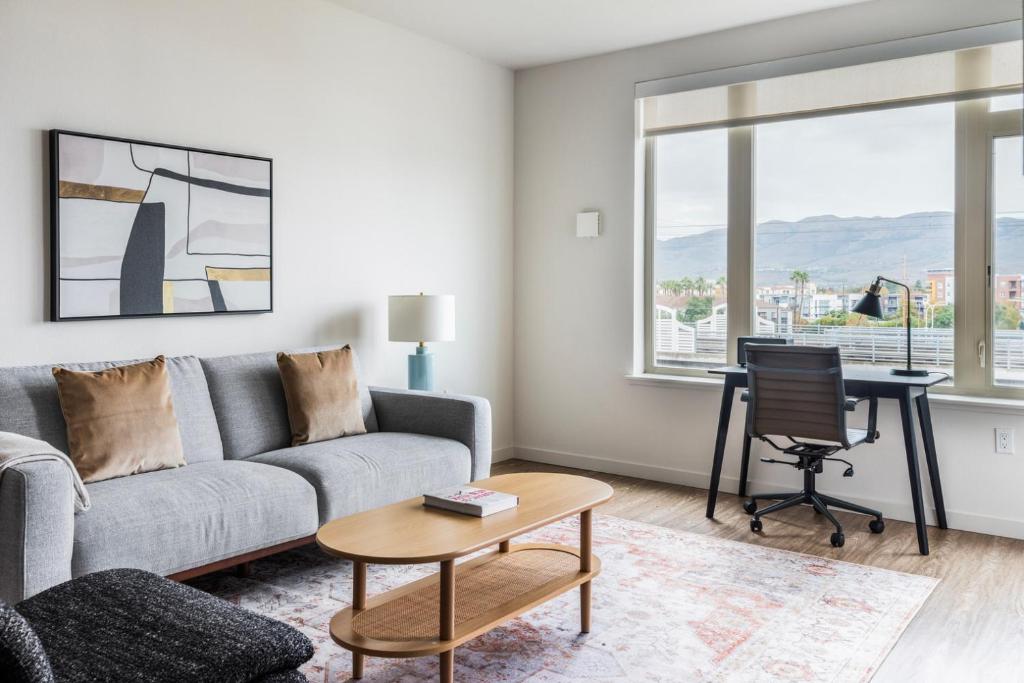 O vedere generală la munți sau o vedere la munte luată de la acest apartament