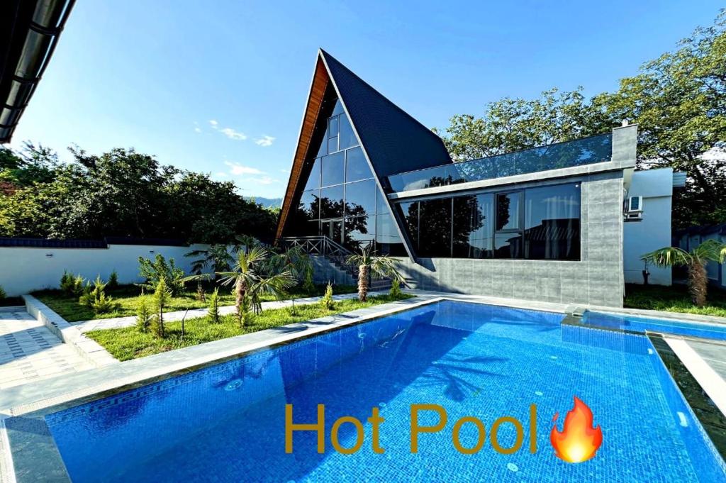 Bazén v ubytování SS Mountain A-Frame Villa nebo v jeho okolí