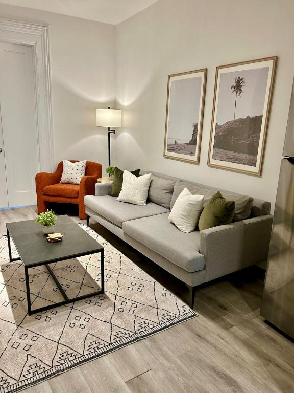 Gallery image of 017 - Charming 2BR2BA Easy Access to NYC in Hoboken
