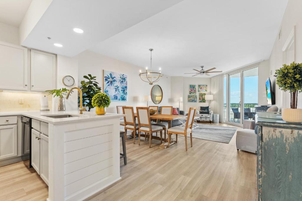 Fotografie z fotogalerie ubytování 5 Star Resort 6th fl 2BR 2 BATH King Suite Shuttle Pools Family v destinaci Destin