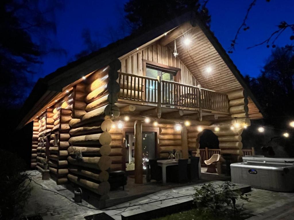 El edificio en el que está el chalet de montaña