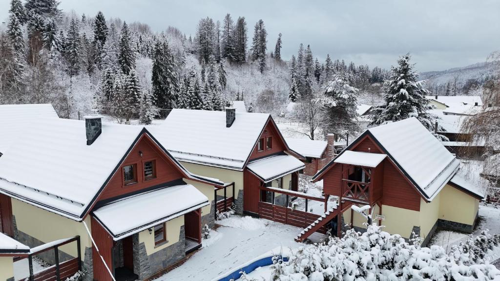 Osada Złatna domki w beskidach om vinteren