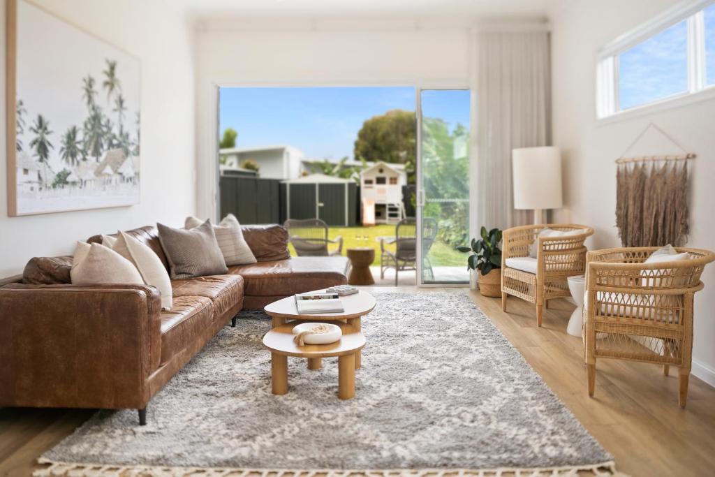 Χώρος καθιστικού στο The White House near beach & shops