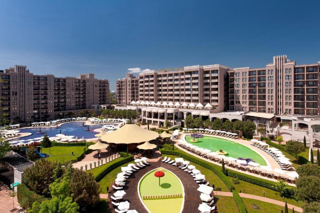 Bazén v ubytování Hotel Barceló Royal Beach nebo v jeho okolí