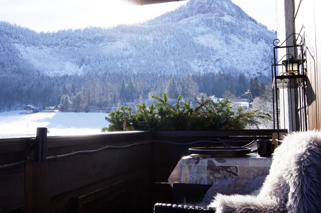 a window with a view of a snow covered mountain at Abis Ferienwohnung Salzkammergut in Strobl