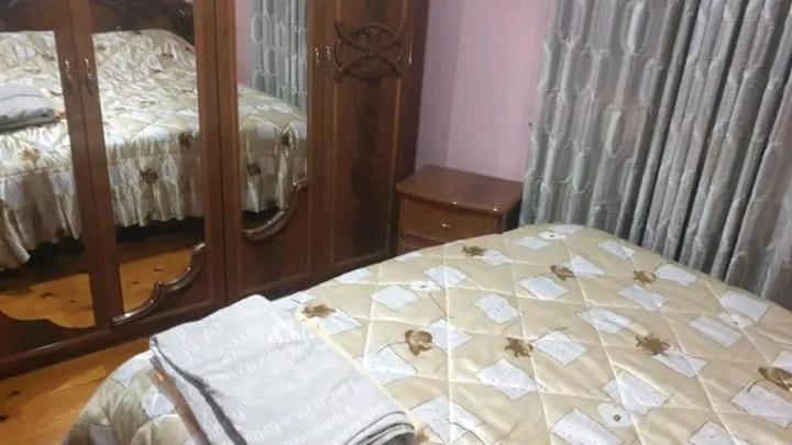 Postel nebo postele na pokoji v ubytování Businesses Apartment 2