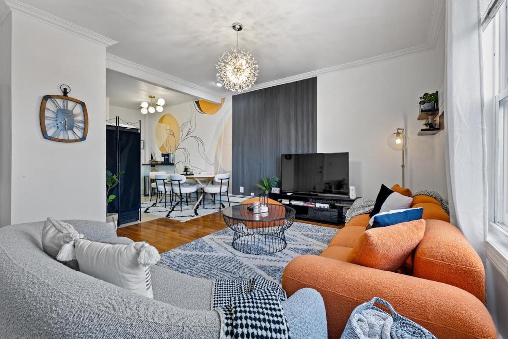 TV a/nebo společenská místnost v ubytování 3BR 5BEDS with Backyard near NYC and Metlife with parking