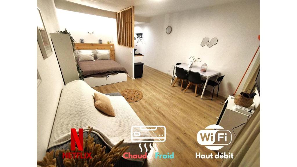 Ένα ή περισσότερα κρεβάτια σε δωμάτιο στο Le Chat Orange