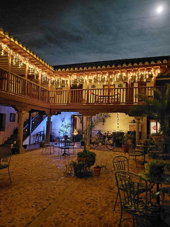 Tòa nhà nơi khách sạn tọa lạc