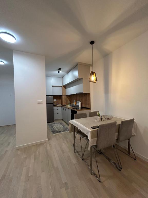 Kuchyň nebo kuchyňský kout v ubytování Landing Zone Apartment