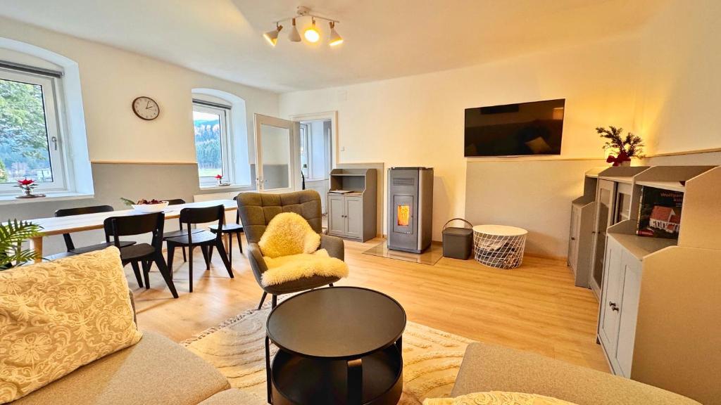 a living room with a table and a dining room at Das Markt 28 - Urlaub wie zu Hause in Kirchberg am Wechsel