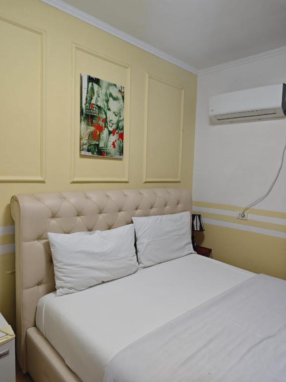 Ένα ή περισσότερα κρεβάτια σε δωμάτιο στο Center Rooms