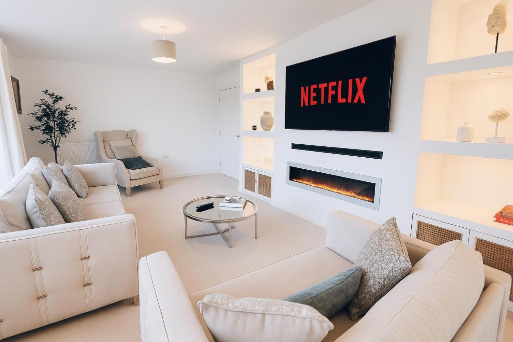 Χώρος καθιστικού στο Large 4-Bedroom Home Ideal for Contractors and Long Stays