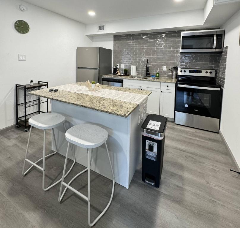 Kuchyň nebo kuchyňský kout v ubytování 2 DT Dallas l FIFA WORLD CUP READY l 5 Min from Love Field