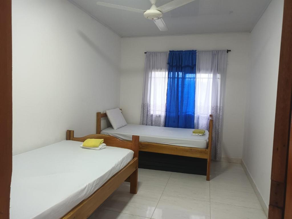 Ένα ή περισσότερα κρεβάτια σε δωμάτιο στο La casa en la estación cocornà