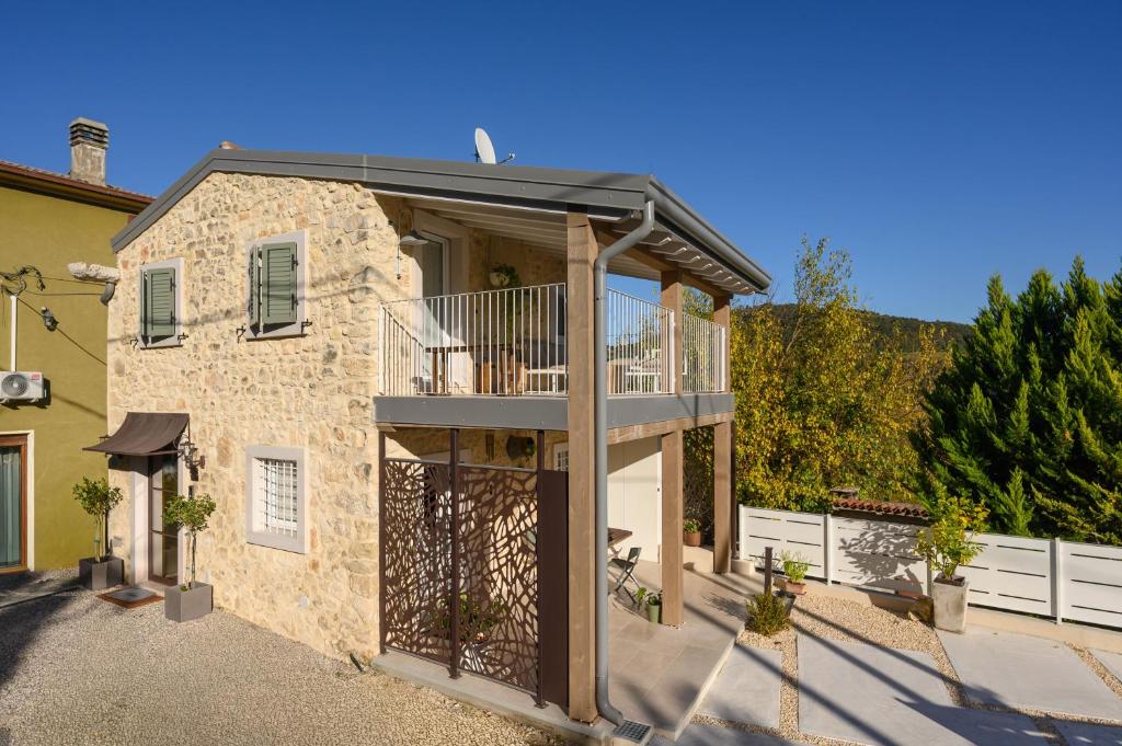 El edificio en el que está la casa vacacional