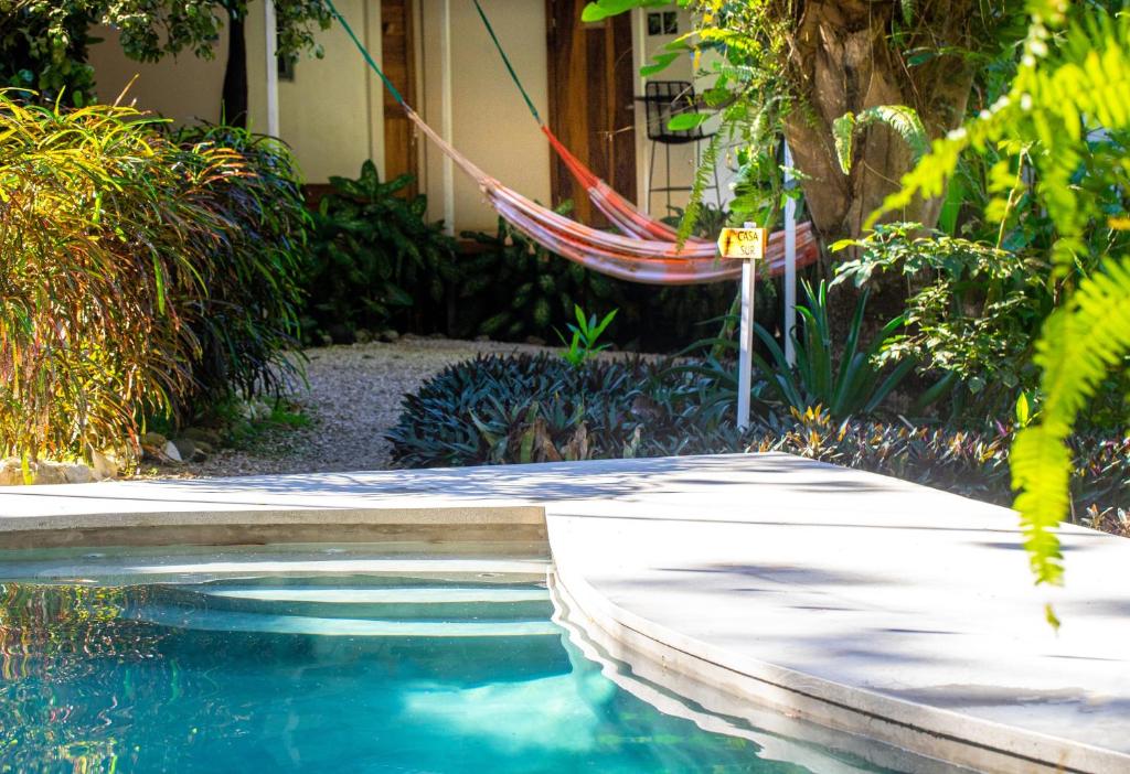 Πισίνα στο ή κοντά στο Cuatro Vientos Lodge & Apartments - Mal País, Costa Rica