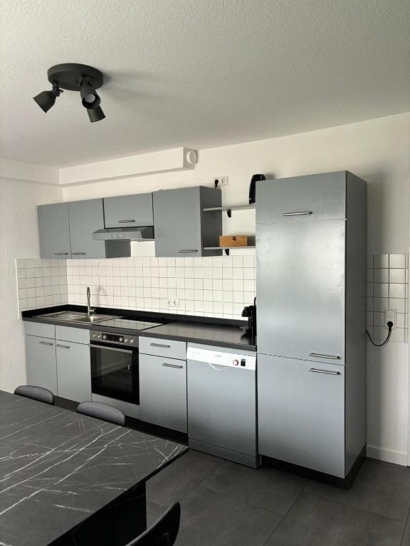 Η κουζίνα ή μικρή κουζίνα στο LAHNBLICK 3 Schlafzimmer, Parkplatz, WLAN