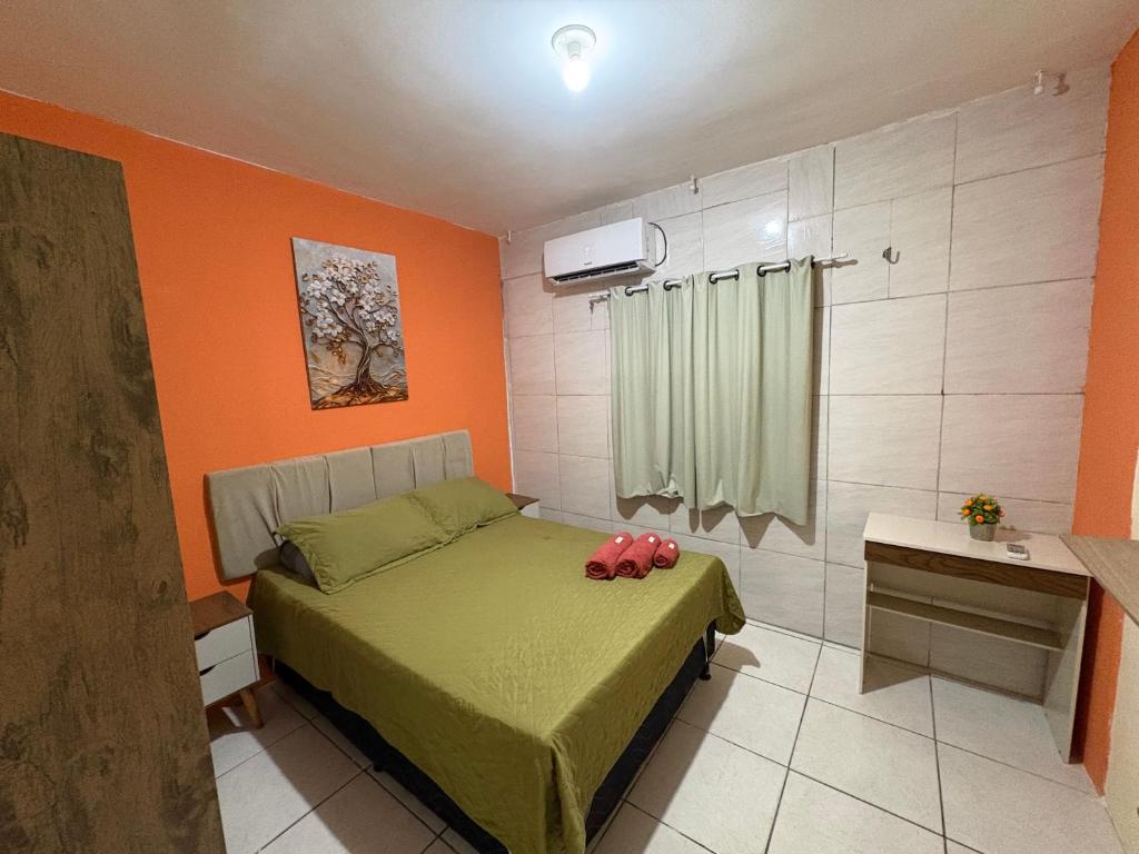 Ένα ή περισσότερα κρεβάτια σε δωμάτιο στο Apartamento completo e central! Casa Rute!